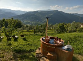 Have a bath inside a natural environment at La Fontaccia
