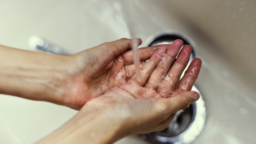 hands under waterflow