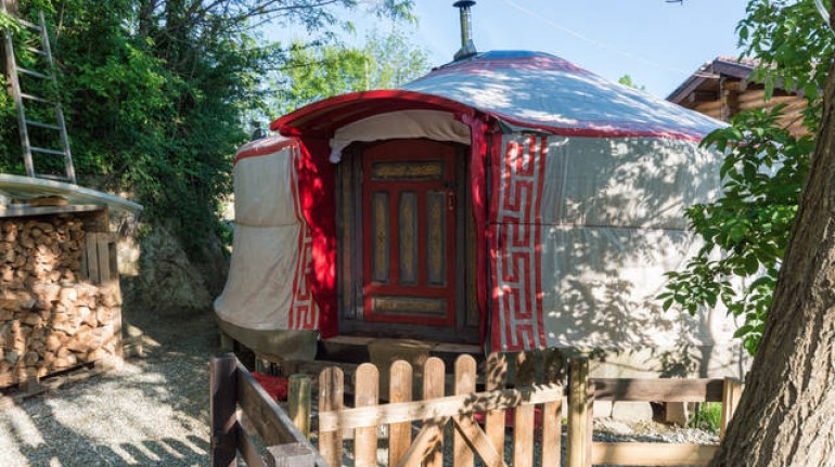 Give a night in a yurt