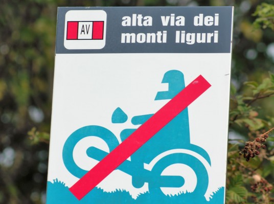 ligurian mountains high route signage