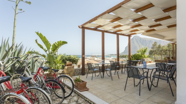 Auralba panoramic terrace with bikes, Sicily