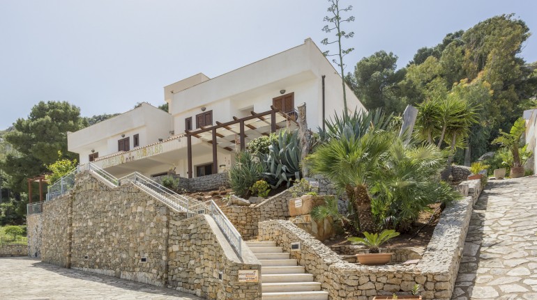 External part of Auralba, eco-friendly hotel in Sicily