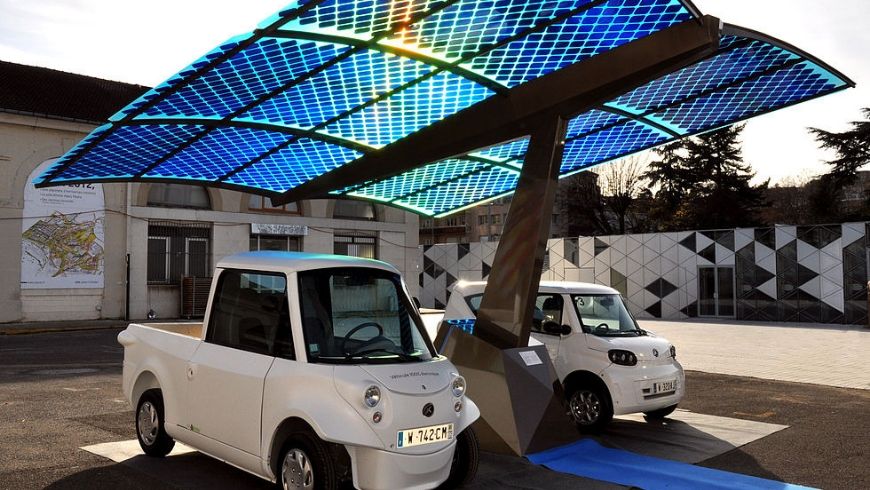 station that replenishes energy for electric vehicles using solar energy