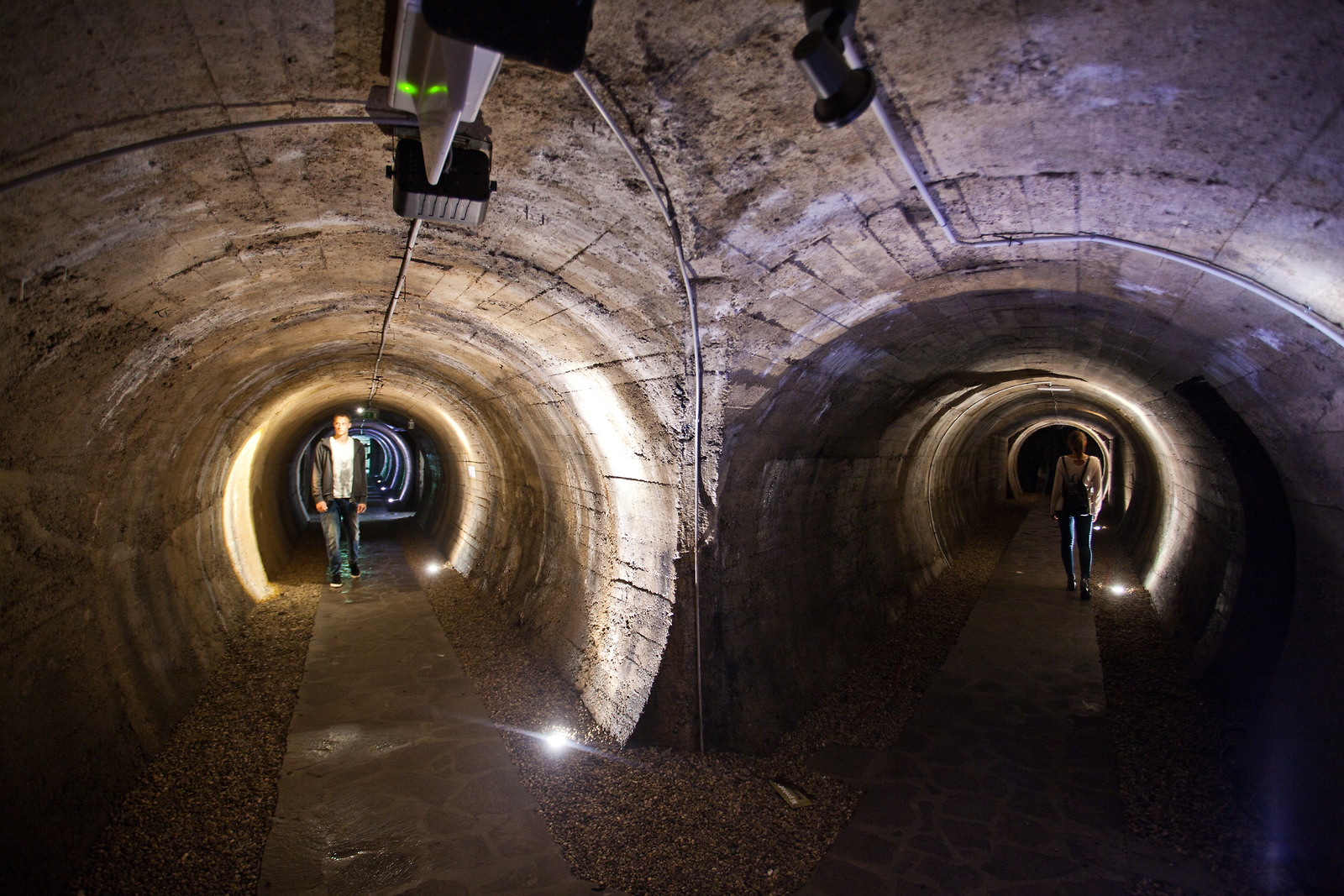Kranjの旧市街の下のトンネル