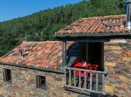 Creative holidays in a Portuguese ecovillage