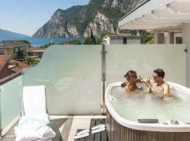 Parchotel Flora, relax on Lake Garda