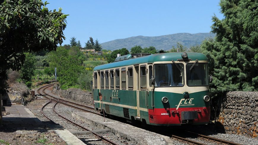 Cirumetnea, a tourist train around the volcano