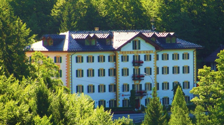 Panoramic view of Hotel du lac