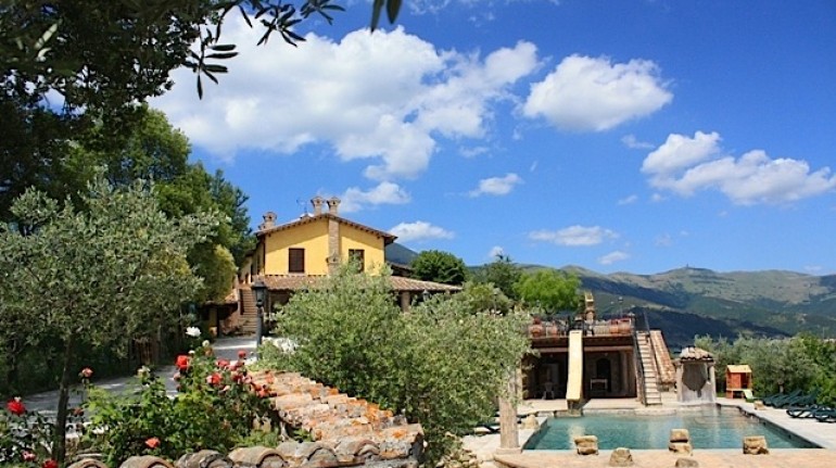 Villa Dama, a terrace on Umbria