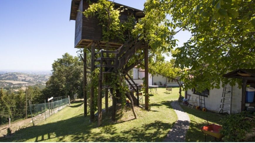 green treehouse in italy and resort