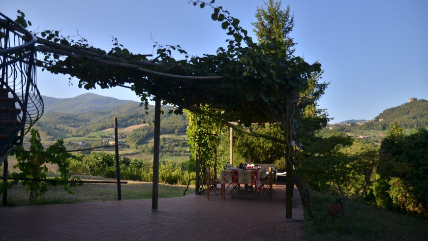 Breakfast under the pergola at the Valtidone Verde Bioagriturismo