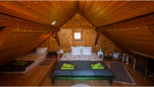 Na Okić: romantic sleeping loft under the roof