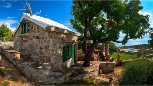 Top 5 eco-friendly and remote holiday homes on Brač island: discorver Ranch Visoka
