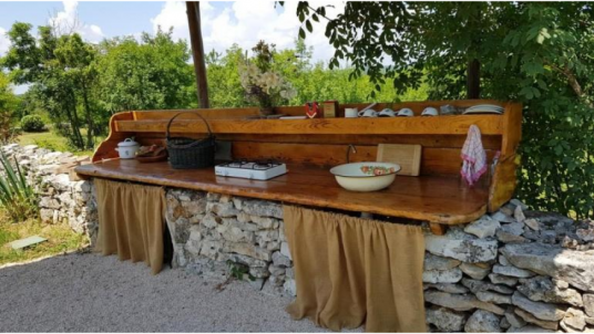 Have an eco-glamping experience and cook in the middle of nature with your couple at the Eco Glamping Freedom, in Istria