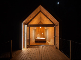 Bigger wooden house for glamping in Kamp Koren