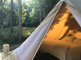 Glamping in Liguria on the banks of a stream