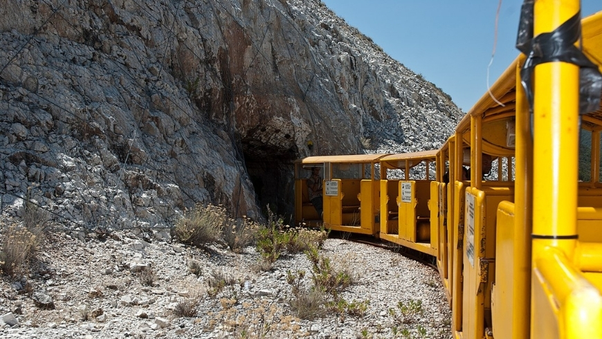 train in san silvestro mine