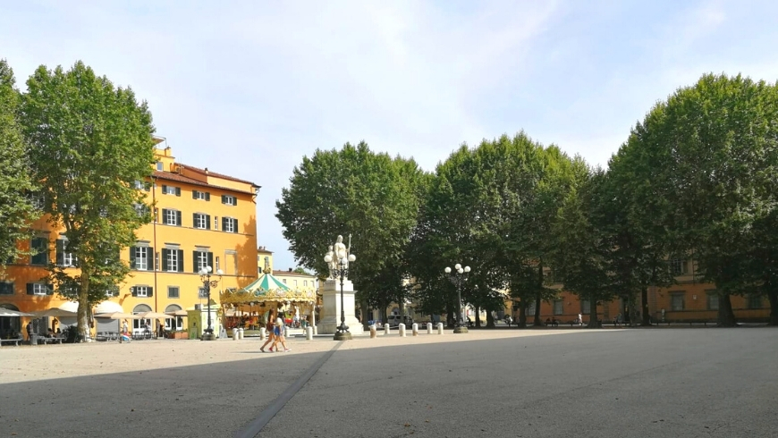 carousel in piazza napoleone lucca