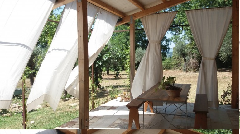 Sleeping in a straw house in Umbria with Ecobnb Gift Card