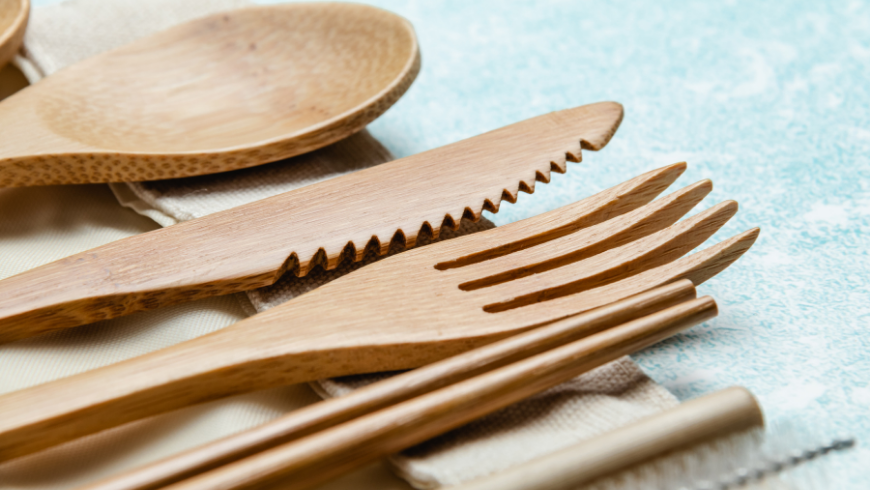 Portable bamboo cutlery for green packed lunches