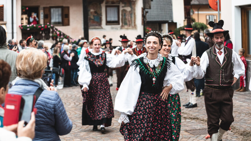 The Great Desmontegar festival at the foot of the Pale di San Martino