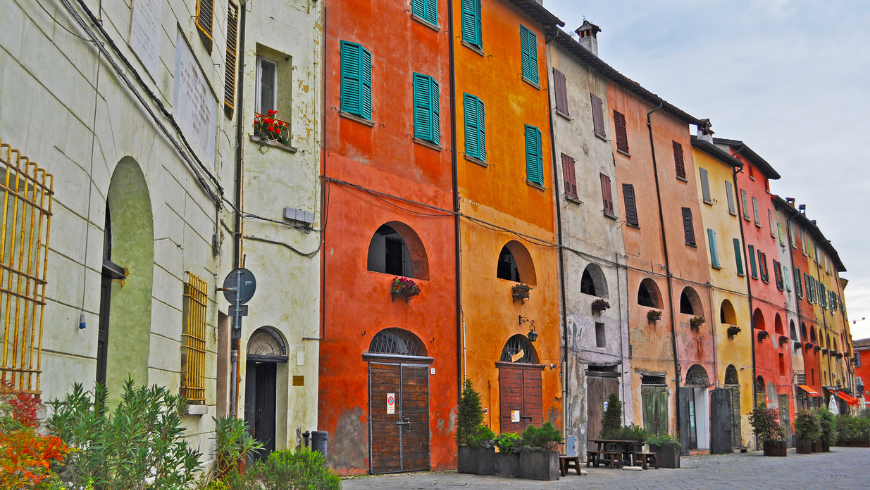Walking in the colorful houses of the village of Brisighella. Photos via Canva Pro.