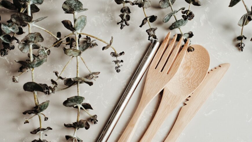 A selection of sustainable and reusable cutlery is essential when planning a zero-waste picnic.