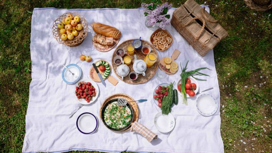 picnic with reusable plates