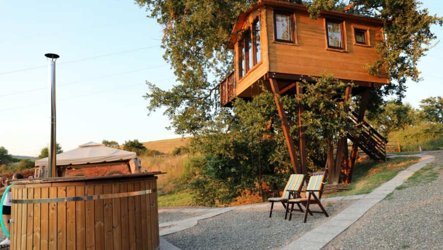 treehouse accommodation