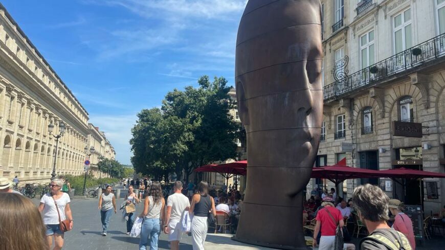  the center of Bordeaux, near Rue Sainte Catherine