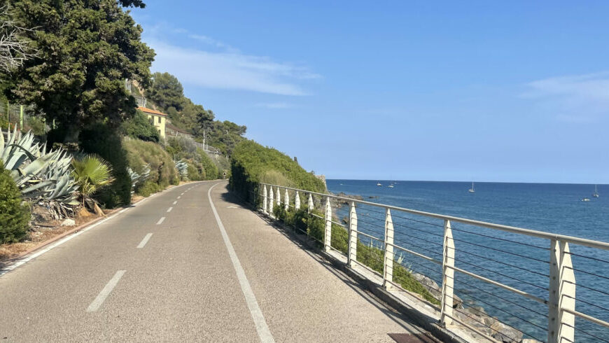 Riviera dei Fiori cycle path