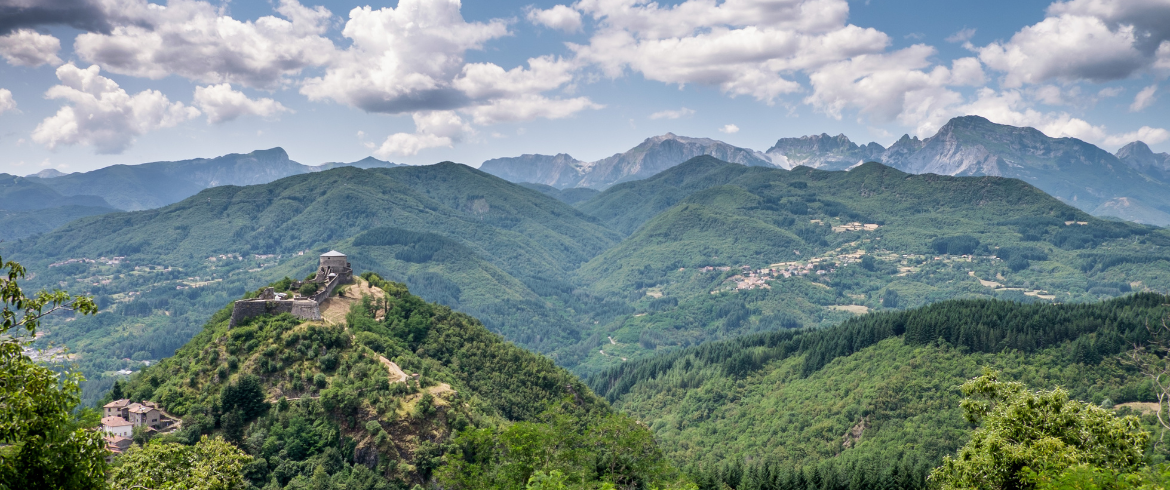 Pieve Fosciana and the mysterious thermal lake of Prà di Lama all the