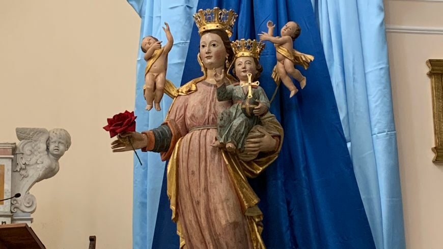 The statue of the Madonna del Pollino. 