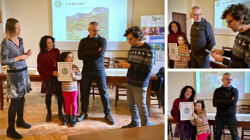 Paolo Bassetti and his family, awarded at the Ecobnb Awards. 