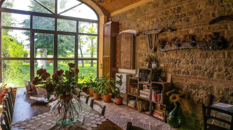 Green farmhouse in Scandiano