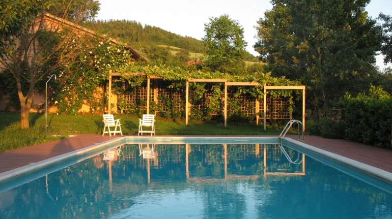 Farmhouse with pool near Urbino