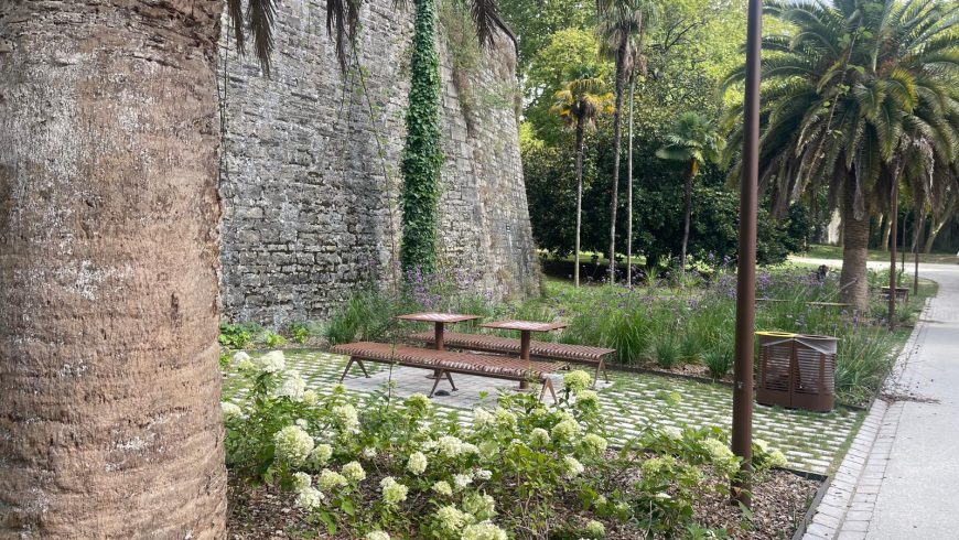 Green area near the medieval walls of Bayonne