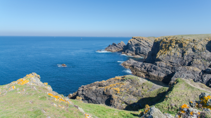 slow itineraries along the coast of Groix island in Brittany