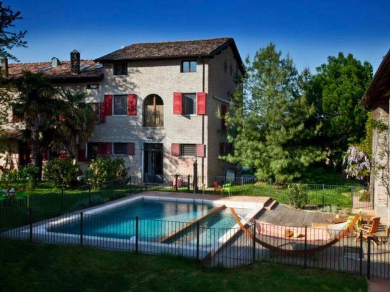 Organic farmhouse in Cento, Emilia Romagna