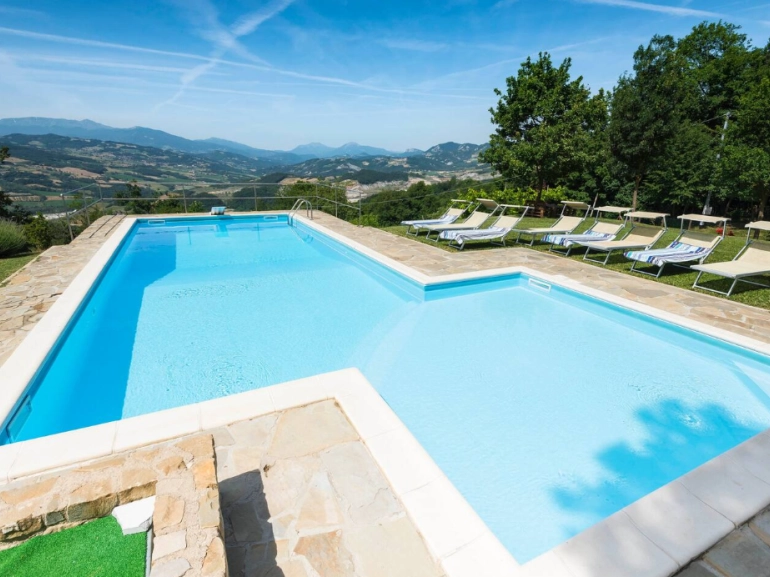 Farmhouse in the woods with a pool in the Reggio Emilia Apennines