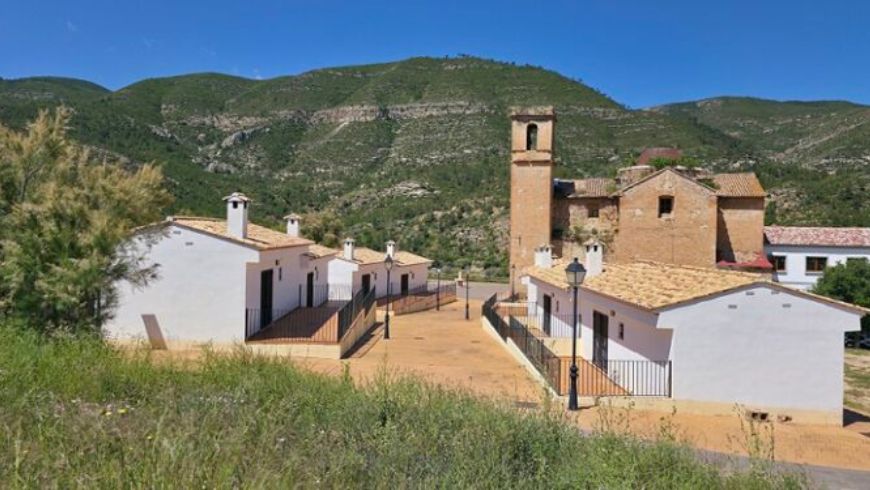 Loriguilla, Houses Among the Mountains of Alicante