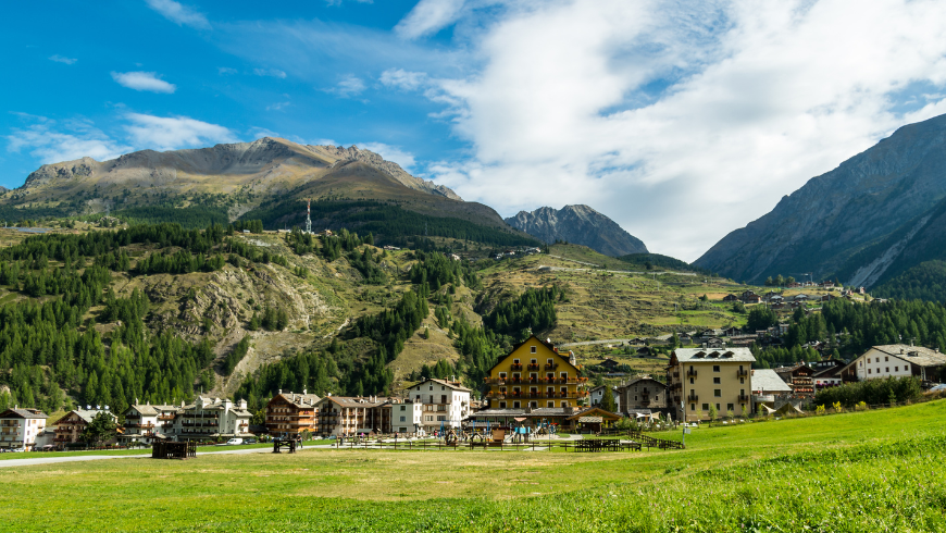 view of the mountains and houses in Cogne
