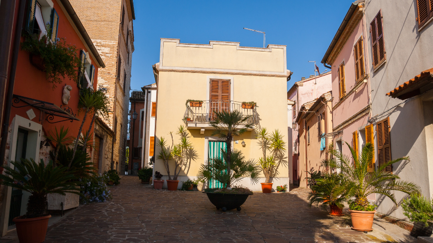 Numana: a must-see during your vacation among the Conero villages