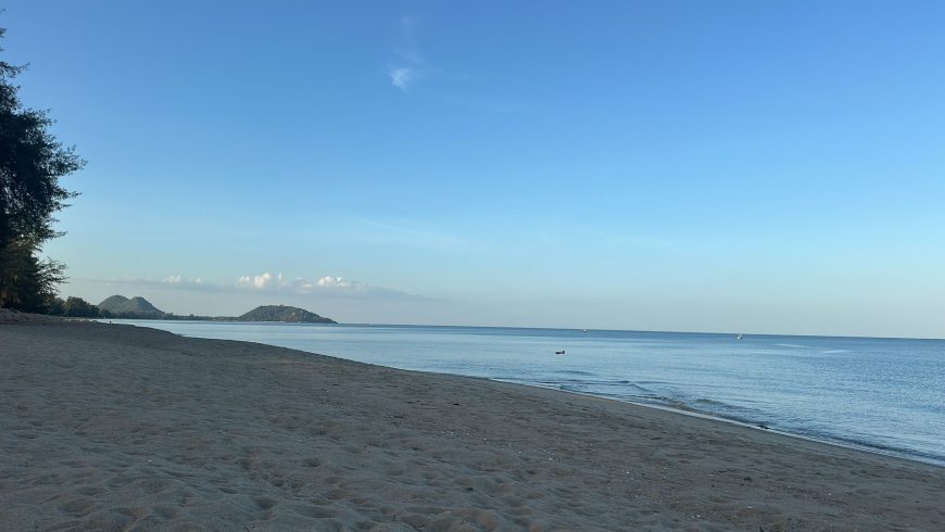 ban-krut-empty-beach