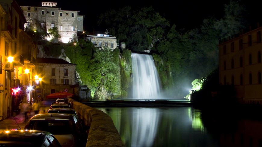 Der Wasserfall von der Insel von Liri (Frosinone)
