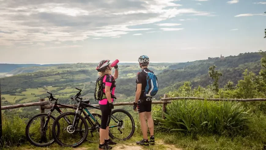 Zu Fuß gehen oder Fahrrad fahren