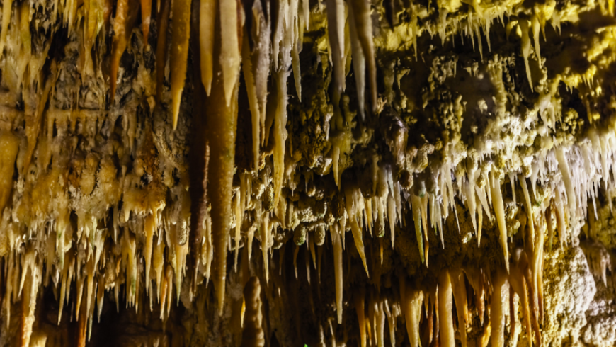 Castellena Grotte: ein Reiseziel, das man auf einer Reise in die südlichen Murgen in Apulien nicht verpassen sollte.