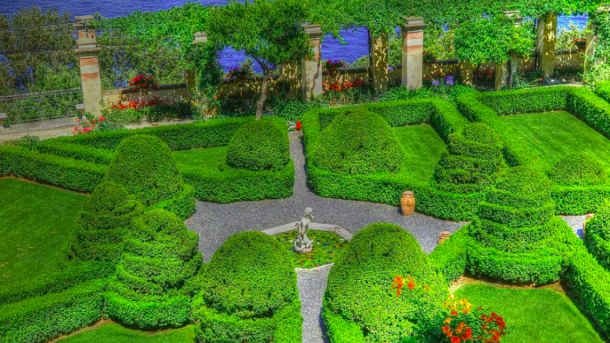 Garten der Cervara mit Blick auf das Meer. 
