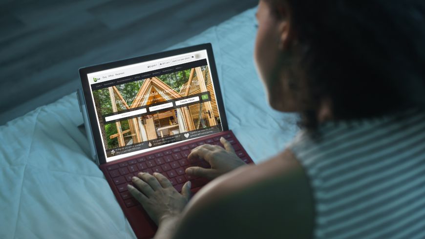 Digitale Tools wie Ecobnb erleichtern die Planung einer nachhaltigen Reise und helfen dabei, umweltfreundliche Unterkünfte zu finden.