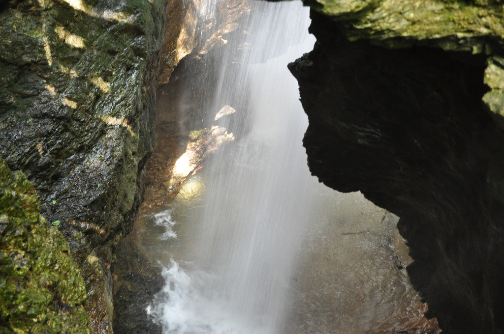 Canyon Rio Sass, cascada de agua, foto de douneika, via Flickr
